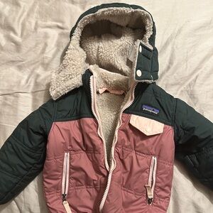 Patagonia reversible tribbles hoodie 2t green and pink